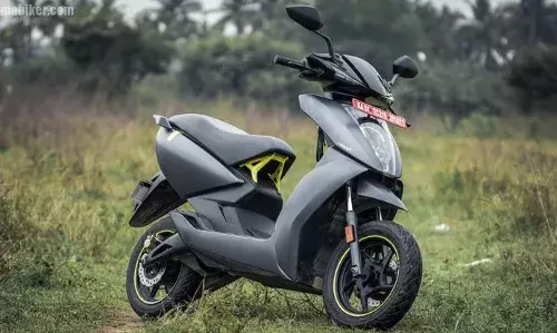 இது நல்ல இருக்கே, எலக்ட்ரிக் ஸ்கூட்டர் பேட்டரிக்கு 8 வருஷம் வாரன்டியா ! இது நல்ல இருக்கே, எலக்ட்ரிக் ஸ்கூட்டர் பேட்டரிக்கு 8 வருஷம் வாரன்டியா !
