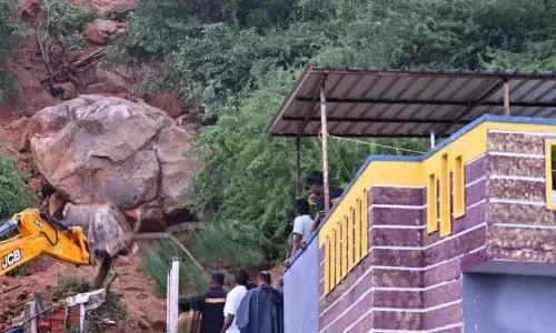கிருஷ்ணகிரி மாவட்டத்தில் தொடர் மழையால் நடந்த சம்பவம்..! இதனால் மக்கள் அச்சம்..!