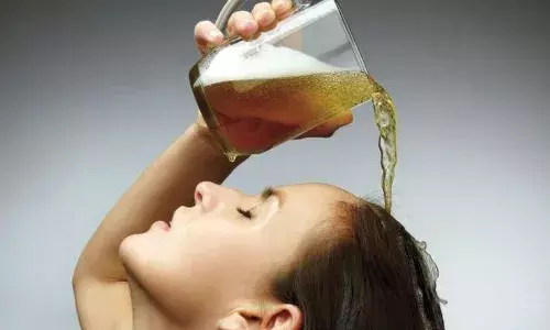 பீர் குடிக்க மட்டுந்தானு நெனச்சோம்..ஆனா முடிக்கு கூட பீர யூஸ் பண்றாங்கங்க!..என்னென்ன பண்றாங்க பாருங்க!