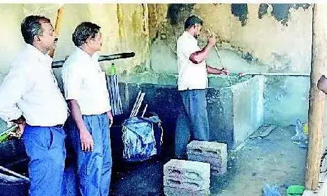 குமாரபாளையத்தில் அத்துமீறிய சாயப்பட்டறைகள் மீது அதிரடி நடவடிக்கை - சுற்றுச்சூழல் பாதுகாப்பிற்காக மாசுக்கட்டுப்பாட்டு வாரிய அதிகாரிகளின் தீவிர கண்காணிப்பு குமாரபாளையத்தில் அத்துமீறிய சாயப்பட்டறைகள் மீது அதிரடி நடவடிக்கை - சுற்றுச்சூழல் பாதுகாப்பிற்காக மாசுக்கட்டுப்பாட்டு வாரிய அதிகாரிகளின் தீவிர கண்காணிப்பு