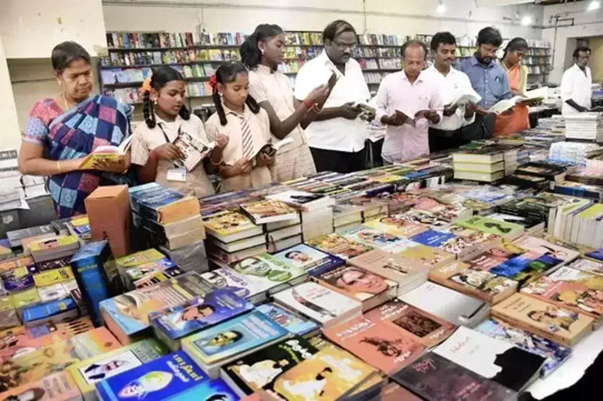 குமாரபாளையத்தில் புத்தக கண்காட்சி..! குமாரபாளையத்தில் புத்தக கண்காட்சி..!