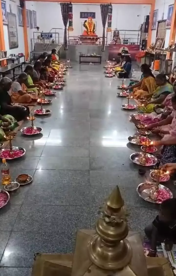 பத்ரகிரியார் தியான மண்டபத்தில் திருவிளக்கு வழிபாடு பத்ரகிரியார் தியான மண்டபத்தில் திருவிளக்கு வழிபாடு