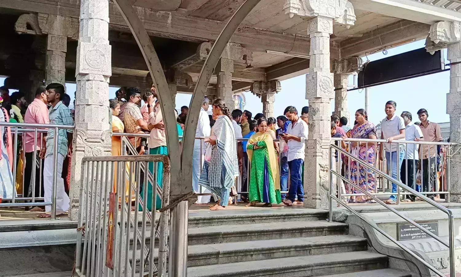 புத்தாண்டை முன்னிட்டு சென்னிமலை முருகன் கோயிலில் கோமாதா பூஜை! புத்தாண்டை முன்னிட்டு சென்னிமலை முருகன் கோயிலில் கோமாதா பூஜை!