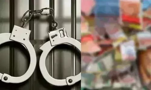 கர்நாடகாவிலிருந்து 14 கிலோ குட்கா கடத்தல்: ஈரோடு போலீசாரால் 2 பேர் கைது..! கர்நாடகாவிலிருந்து 14 கிலோ குட்கா கடத்தல்: ஈரோடு போலீசாரால் 2 பேர் கைது..!