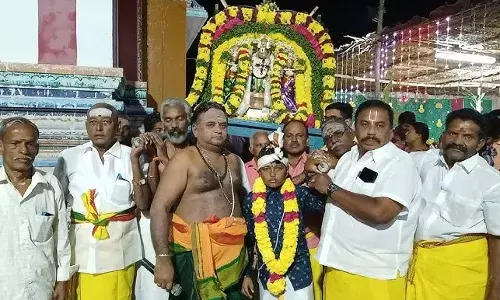 பள்ளிபாளையம் ஆதிகேசவ பெருமாள் கோவிலில் லட்டு தயாரிப்பில் தீவிர வேலை..! பள்ளிபாளையம் ஆதிகேசவ பெருமாள் கோவிலில் லட்டு தயாரிப்பில் தீவிர வேலை..!
