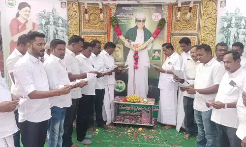 ராசிபுரம் பகுதியில் எம்ஜிஆா் பிறந்த நாள் கொண்டாட்டம்..! ராசிபுரம் பகுதியில் எம்ஜிஆா் பிறந்த நாள் கொண்டாட்டம்..!