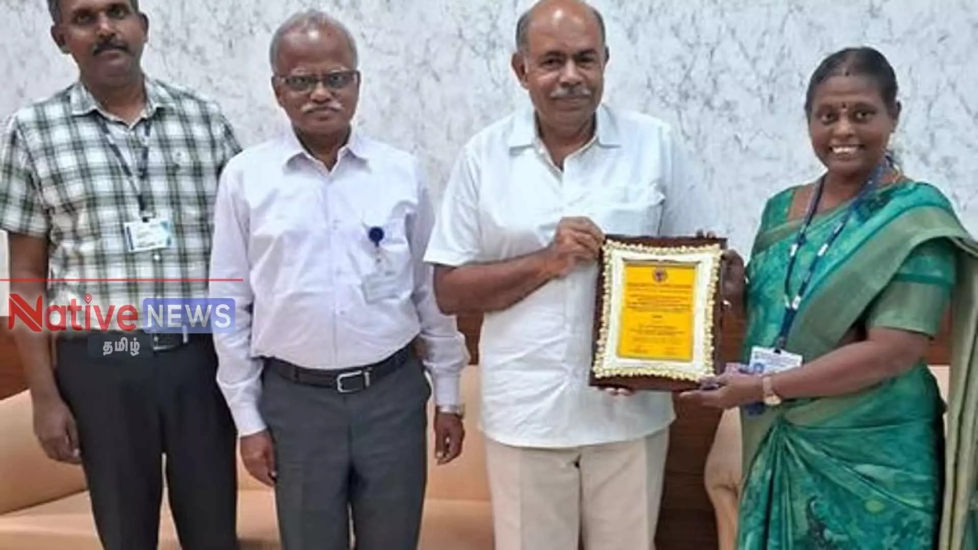 பெருந்துறை கொங்கு பொறியியல் கல்லூரிப் பேராசிரியைக்கு தேசிய சிறந்த பெண் ஆசிரியா் விருது பெருந்துறை கொங்கு பொறியியல் கல்லூரிப் பேராசிரியைக்கு தேசிய சிறந்த பெண் ஆசிரியா் விருது