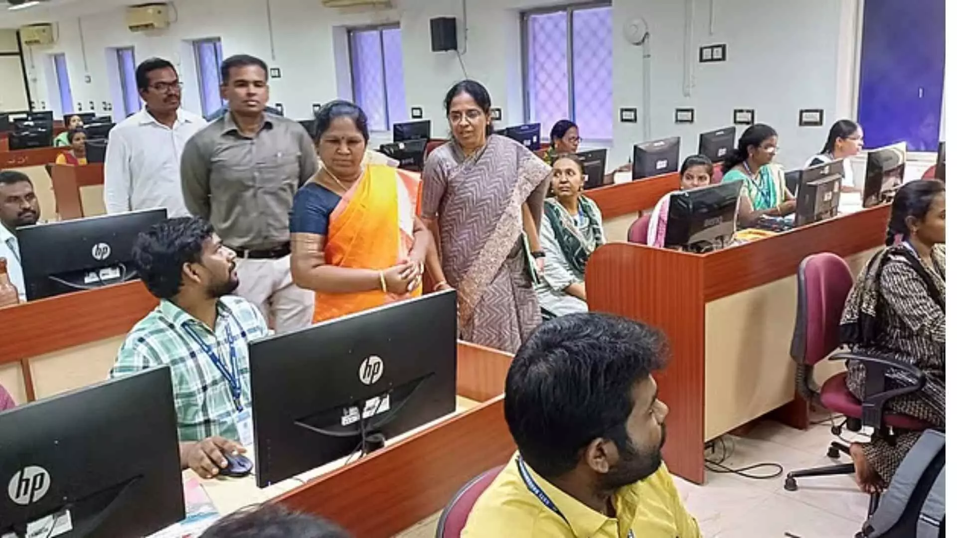 பணிக்காலத்தில் உயிரிழந்த அரசு ஊழியரின் வாரிசுகள் 4 ஆயிரம் பேருக்கு கருணை அடிப்படையில் வேலைவாய்ப்பு : அமைச்சா் என்.கயல்விழி செல்வராஜ் பணிக்காலத்தில் உயிரிழந்த அரசு ஊழியரின் வாரிசுகள் 4 ஆயிரம் பேருக்கு கருணை அடிப்படையில் வேலைவாய்ப்பு : அமைச்சா் என்.கயல்விழி செல்வராஜ்