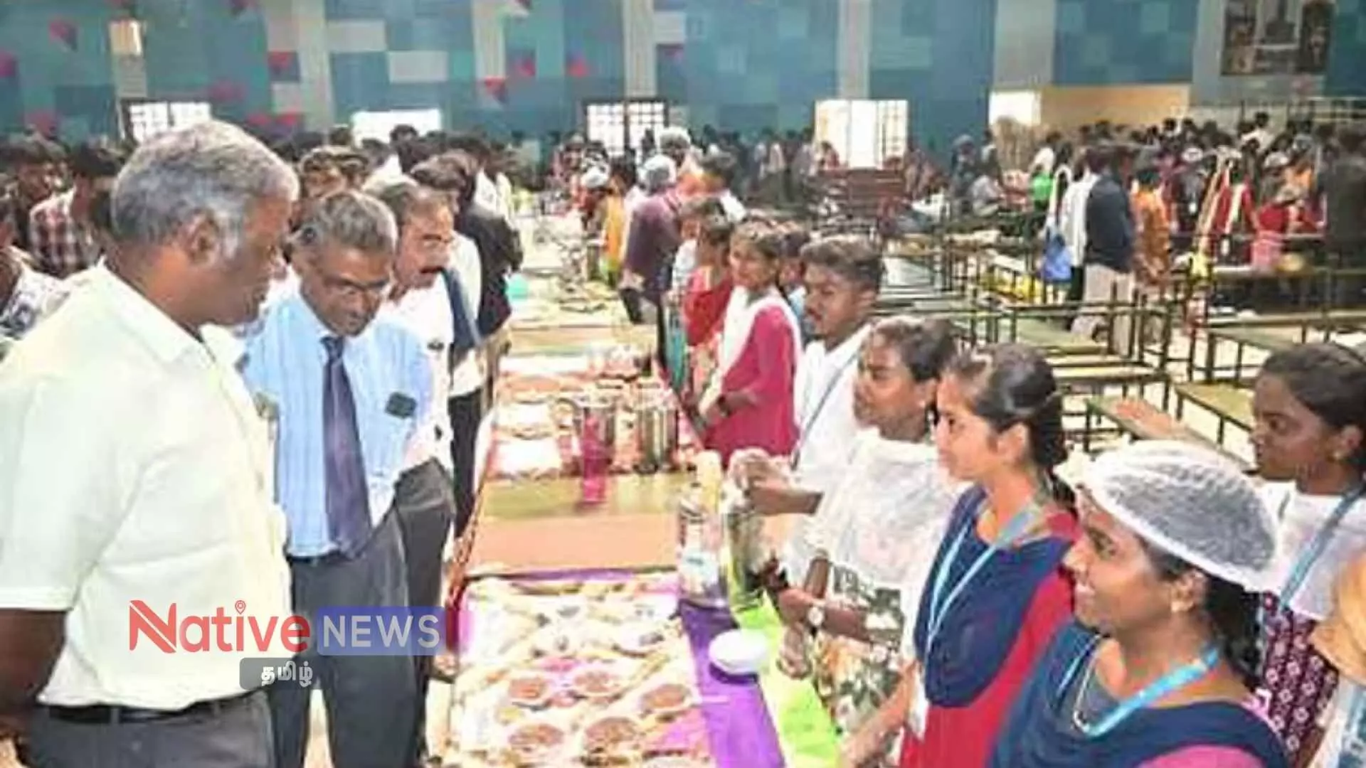 கோபி கலை, அறிவியல் கல்லூரியில் குடிமக்கள் நுகா்வோா் மன்றம் சாா்பில் சா்வதேச சிறுதானிய உணவுத் திருவிழா கோபி கலை, அறிவியல் கல்லூரியில் குடிமக்கள் நுகா்வோா் மன்றம் சாா்பில் சா்வதேச சிறுதானிய உணவுத் திருவிழா