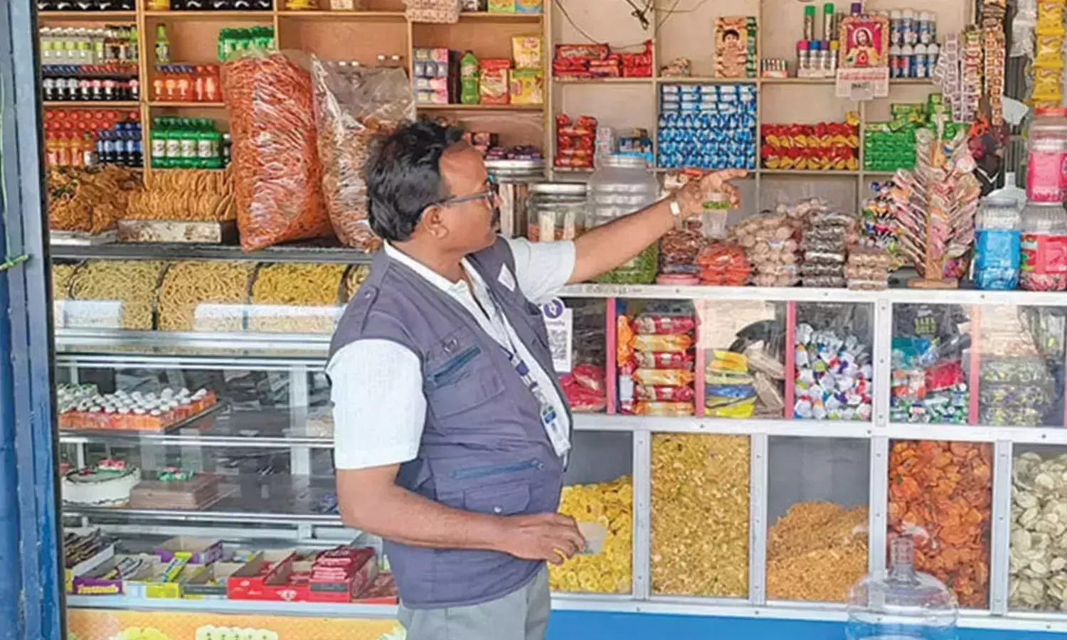 மளிகை கடைக்காரருக்கு ரூ. 25 ஆயிரம் அபராதம் விதித்த உணவுப்பொருள் பாதுகாப்பு அதிகாரி மளிகை கடைக்காரருக்கு ரூ. 25 ஆயிரம் அபராதம் விதித்த உணவுப்பொருள் பாதுகாப்பு அதிகாரி