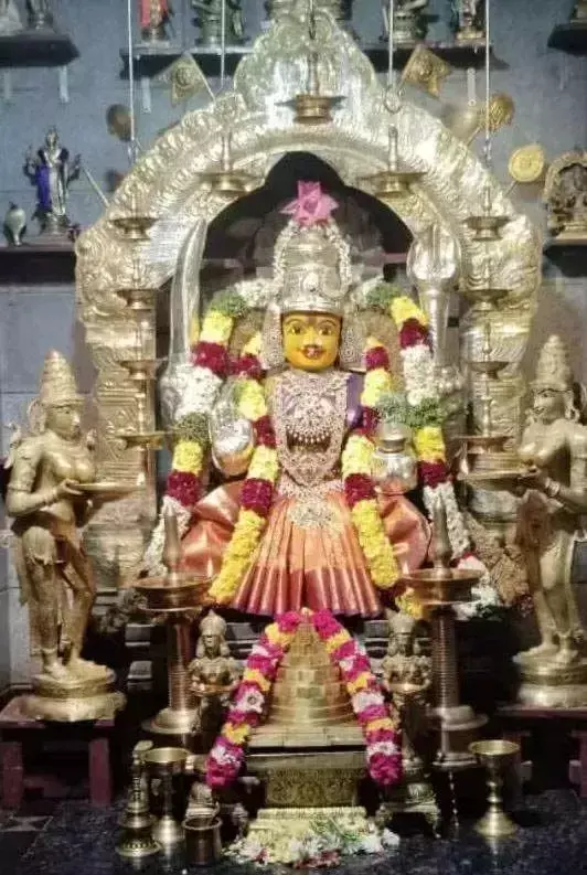 அம்மன் கோவில்களில் சிறப்பு வழிபாடு அம்மன் கோவில்களில் சிறப்பு வழிபாடு