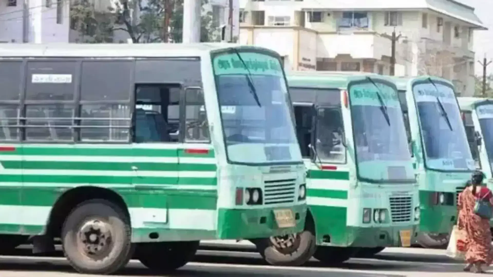 வார இறுதிநாள் மற்றும் முகூா்த்த தினத்தை முன்னிட்டு சேலம் கோட்டம் சாா்பில் 200 சிறப்பு பேருந்துகள் இயக்கம் வார இறுதிநாள் மற்றும் முகூா்த்த தினத்தை முன்னிட்டு சேலம் கோட்டம் சாா்பில் 200 சிறப்பு பேருந்துகள் இயக்கம்