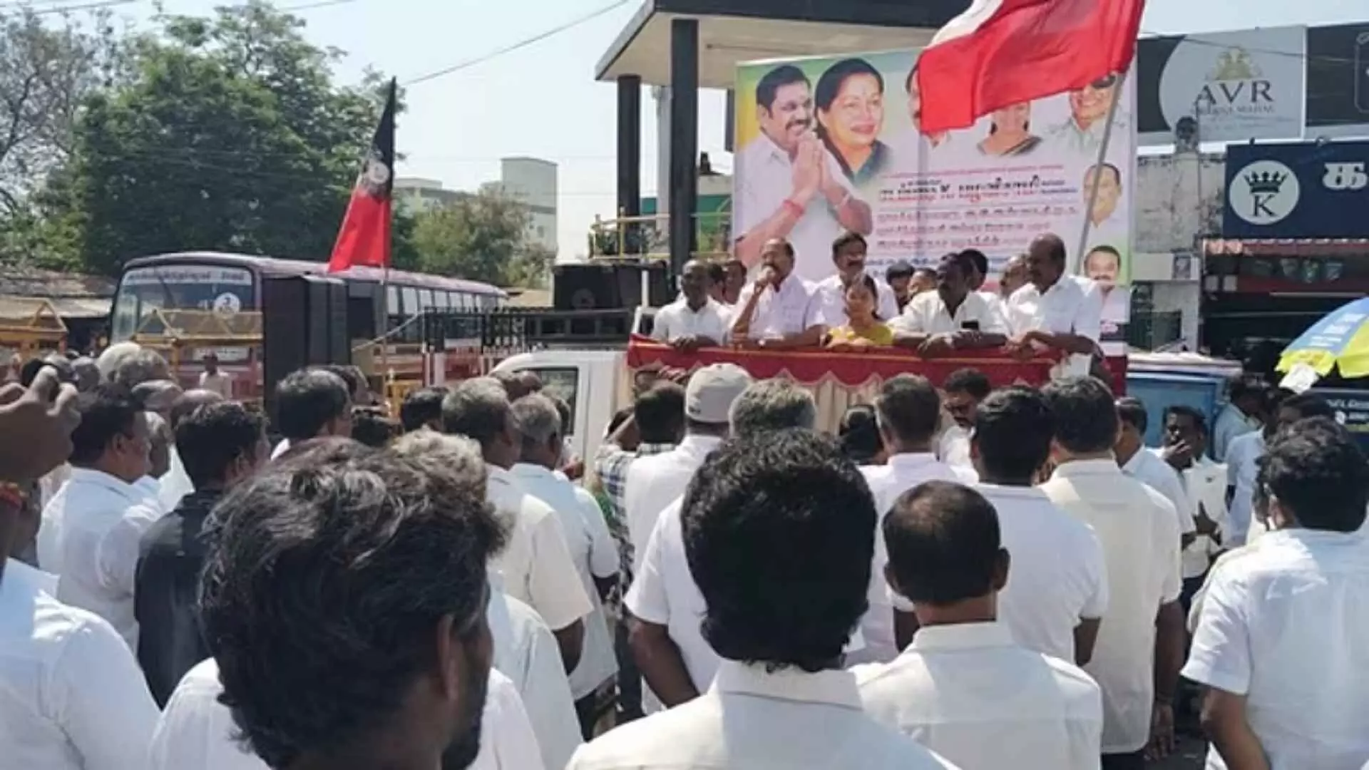 அதிமுக ஆட்சியில் செயல்படுத்தப்பட்ட மக்கள் நலத் திட்டங்களை விளக்கி ராசிபுரத்தில் பிரசாரம்-முன்னாள் அமைச்சா் பி.தங்கமணி அதிமுக ஆட்சியில் செயல்படுத்தப்பட்ட மக்கள் நலத் திட்டங்களை விளக்கி ராசிபுரத்தில் பிரசாரம்-முன்னாள் அமைச்சா் பி.தங்கமணி