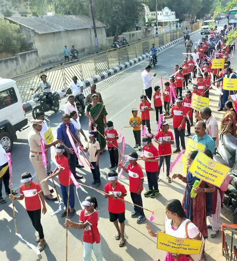 நாமக்கல்லில் போதைப்பொருள் விழிப்புணர்வு சிலம்பப் பேரணி நாமக்கல்லில் போதைப்பொருள் விழிப்புணர்வு சிலம்பப் பேரணி