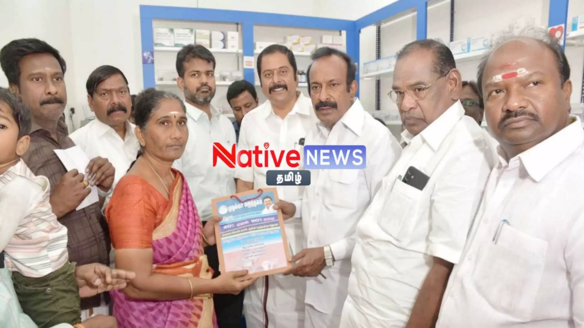 ஈரோடு சோலாரில் முதல்வர் மருந்தகம் திறப்பு: அமைச்சர் முத்துசாமி விற்பனையை துவக்கி வைத்தார்! ஈரோடு சோலாரில் முதல்வர் மருந்தகம் திறப்பு: அமைச்சர் முத்துசாமி விற்பனையை துவக்கி வைத்தார்!