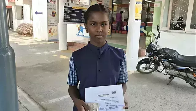மொழியைக் காக்கும் சிறப்பு திட்டத்துக்காக முதல்வருக்கு ரூ.1000 அனுப்பிய மாணவி! மொழியைக் காக்கும் சிறப்பு திட்டத்துக்காக முதல்வருக்கு ரூ.1000 அனுப்பிய மாணவி!