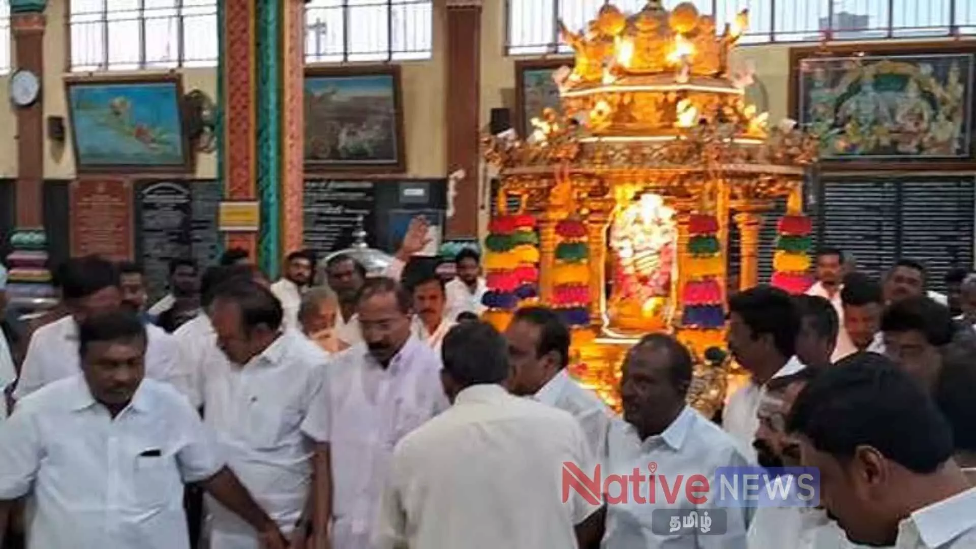 ஜெயலலிதா பிறந்தநாள் விழா : நாமக்கல் ஆஞ்சநேயா் கோயிலில் தங்கத்தோ் இழுத்த முன்னாள் அமைச்சா் பி.தங்கமணி ஜெயலலிதா பிறந்தநாள் விழா : நாமக்கல் ஆஞ்சநேயா் கோயிலில் தங்கத்தோ் இழுத்த முன்னாள் அமைச்சா் பி.தங்கமணி