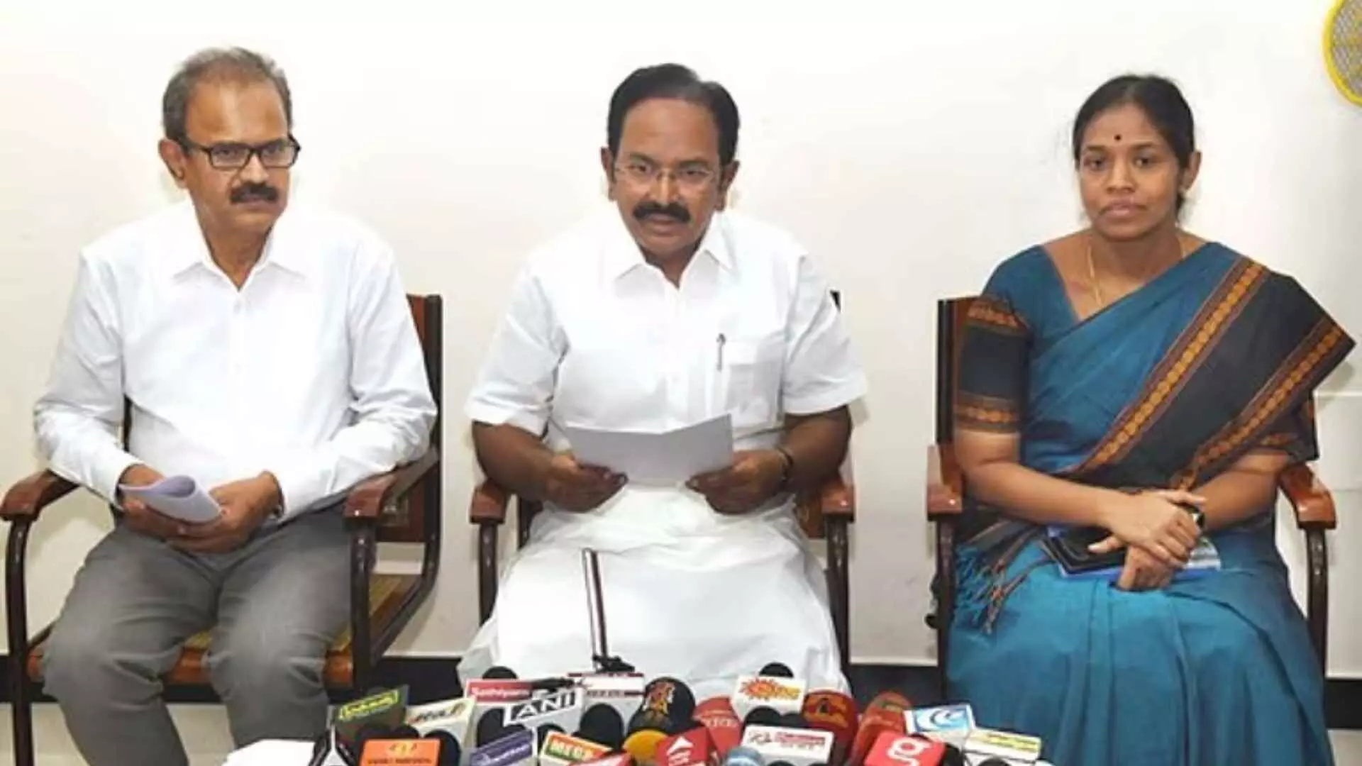 சேலம் : ரூ. 880 கோடி திட்ட மதிப்பீட்டில் ஒருங்கிணைந்த ஜவுளிப் பூங்கா அமைக்கும் பணிகள் விரைவில் தொடக்கம்! - சுற்றுலாத் துறை அமைச்சா் ஆா்.ராஜேந்திரன் சேலம் : ரூ. 880 கோடி திட்ட மதிப்பீட்டில் ஒருங்கிணைந்த ஜவுளிப் பூங்கா அமைக்கும் பணிகள் விரைவில் தொடக்கம்! - சுற்றுலாத் துறை அமைச்சா் ஆா்.ராஜேந்திரன்