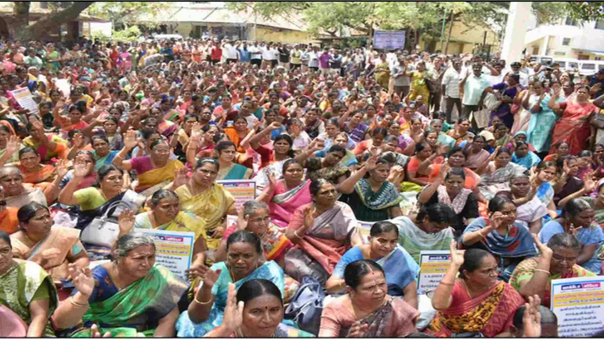 ஈரோடு வட்டாட்சியர் அலுவலகத்தில் ஜாக்டோ ஜியோ சங்கத்தினர் ஆர்ப்பாட்டம்: இன்று விடுமுறை எடுத்து கலந்து கொண்ட அரசு ஊழியர்கள்! ஈரோடு வட்டாட்சியர் அலுவலகத்தில் ஜாக்டோ ஜியோ சங்கத்தினர் ஆர்ப்பாட்டம்: இன்று விடுமுறை எடுத்து கலந்து கொண்ட அரசு ஊழியர்கள்!
