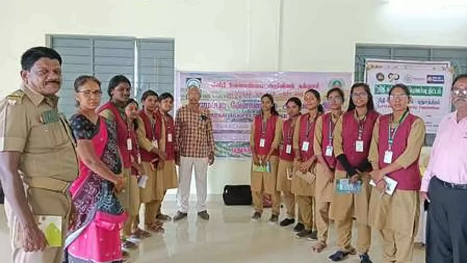 புதுச்சத்திரத்தில் தொழில்நுட்ப மேலாண்மை முகமை திட்டத்தின் கீழ் விவசாயிகளுக்கு இயந்திரமயமாக்கல் பயிற்சி புதுச்சத்திரத்தில் தொழில்நுட்ப மேலாண்மை முகமை திட்டத்தின் கீழ் விவசாயிகளுக்கு இயந்திரமயமாக்கல் பயிற்சி