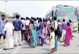 ஓமலூர் அருகே தனியார் பஸ் சிறைபிடிப்பு..! ஓமலூர் அருகே தனியார் பஸ் சிறைபிடிப்பு..!