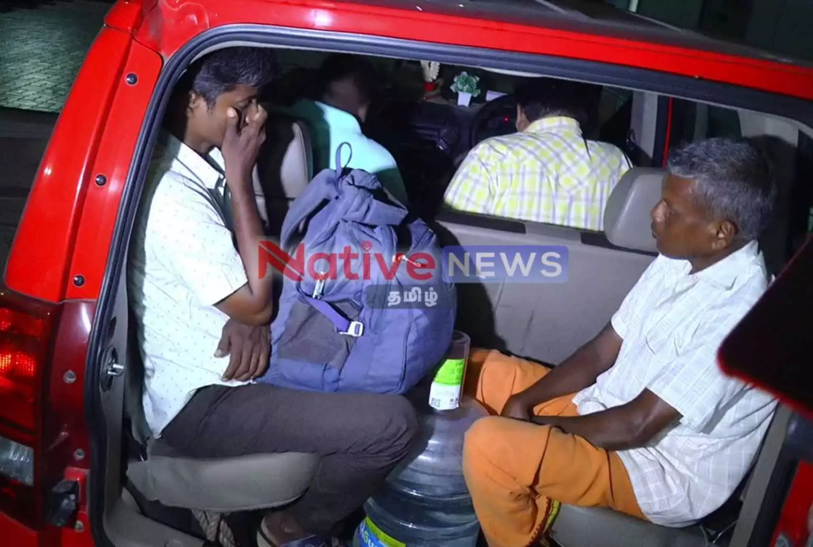 ஈரோட்டில் அரசு அதிகாரியின் பெயரில் போலி கடிதம் தயாரித்து பள்ளிகளில் குறும்படம் காண்பித்து பணம் வசூல்: 3 பேர் கைது ஈரோட்டில் அரசு அதிகாரியின் பெயரில் போலி கடிதம் தயாரித்து பள்ளிகளில் குறும்படம் காண்பித்து பணம் வசூல்: 3 பேர் கைது