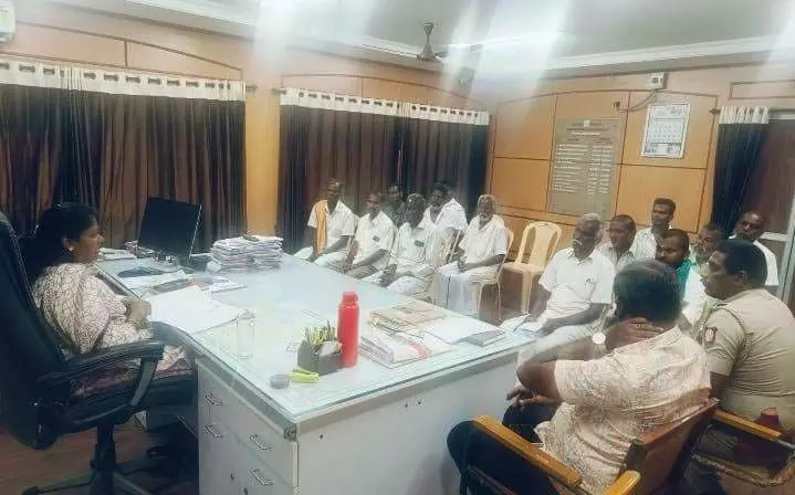 நடு கல் விவகாரம் ஆர்.டி.ஓ. பேச்சுவார்த்தை சுமுக தீர்வு நடு கல் விவகாரம் ஆர்.டி.ஓ. பேச்சுவார்த்தை சுமுக தீர்வு