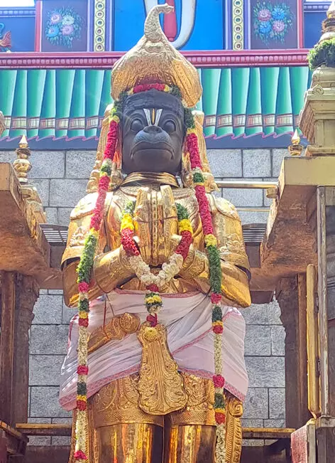 பங்குனி மாதம் மூலம் நட்சத்திரத்தை முன்னிட்டு ஸ்ரீ ஆஞ்சநேயருக்கு தங்கக்கவசம் அலங்காரம் பங்குனி மாதம் மூலம் நட்சத்திரத்தை முன்னிட்டு ஸ்ரீ ஆஞ்சநேயருக்கு தங்கக்கவசம் அலங்காரம்