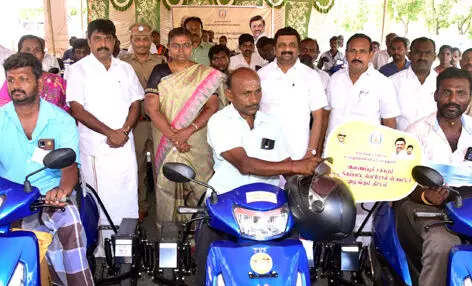 நாமக்கல் மாவட்டத்தில் கனவு இல்லம் திட்டத்தில் 5.800 பேருக்கு ரூ. 204.74 கோடி ஒதுக்கீடு : ராஜேஸ்குமார், எம்.பி. தகவல் நாமக்கல் மாவட்டத்தில் கனவு இல்லம் திட்டத்தில் 5.800 பேருக்கு ரூ. 204.74 கோடி ஒதுக்கீடு : ராஜேஸ்குமார், எம்.பி. தகவல்