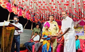 அரசுப் பள்ளியில் திருவிழா போல் ஆண்டு விழா அரசுப் பள்ளியில் திருவிழா போல் ஆண்டு விழா