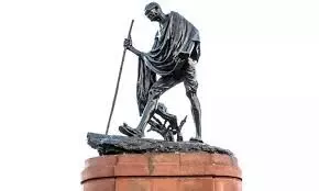 சிலைகள் மாற்றம் காரணமாக, மாநகராட்சியில் பொதுமக்கள் எதிர்ப்பு சிலைகள் மாற்றம் காரணமாக, மாநகராட்சியில் பொதுமக்கள் எதிர்ப்பு