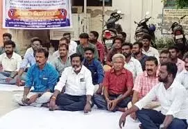 சுகாதார ஆய்வாளர்கள் தர்ணா போராட்டம் சுகாதார ஆய்வாளர்கள் தர்ணா போராட்டம்