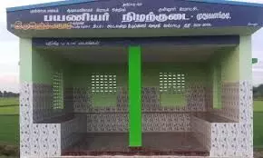 நிழற்கூடம் இல்லாததால் பொதுமக்கள், வெயிலில் அவதி நிழற்கூடம் இல்லாததால் பொதுமக்கள், வெயிலில் அவதி