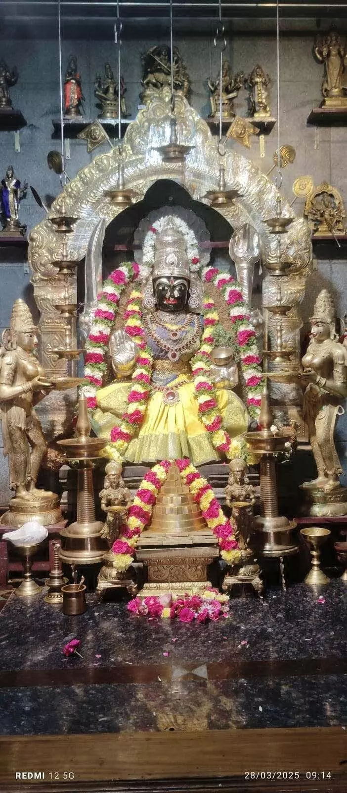 அம்மன் கோவில்களில் சிறப்பு வழிபாடு அம்மன் கோவில்களில் சிறப்பு வழிபாடு