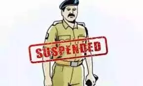 2 போலீஸ் ஏட்டுகள் சஸ்பெண்ட் 2 போலீஸ் ஏட்டுகள் சஸ்பெண்ட்