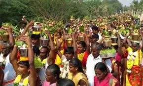 பெரிய மாரியம்மன் கோவில் தீர்த்தக்குட ஊர்வலம் பெரிய மாரியம்மன் கோவில் தீர்த்தக்குட ஊர்வலம்