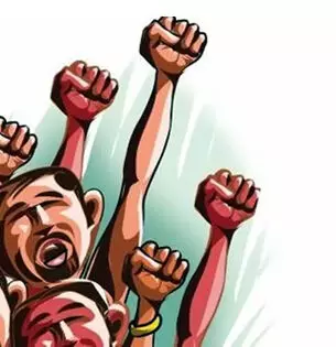 100 நாள் வேலைத்திட்ட கூலி நிலுவையை வழங்கக்கோரி தொழிலாளர்கள் ஆர்ப்பாட்டம் 100 நாள் வேலைத்திட்ட கூலி நிலுவையை வழங்கக்கோரி தொழிலாளர்கள் ஆர்ப்பாட்டம்