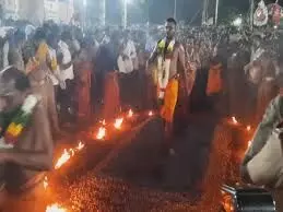 பண்ணாரி அம்மன் கோவில் பூக்குழி விழா பண்ணாரி அம்மன் கோவில் பூக்குழி விழா