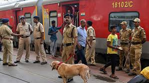 கோஸ்ட் ரயிலில், எட்டு பவுன் தங்கச் சங்கிலி பறிப்பு கோஸ்ட் ரயிலில், எட்டு பவுன் தங்கச் சங்கிலி பறிப்பு