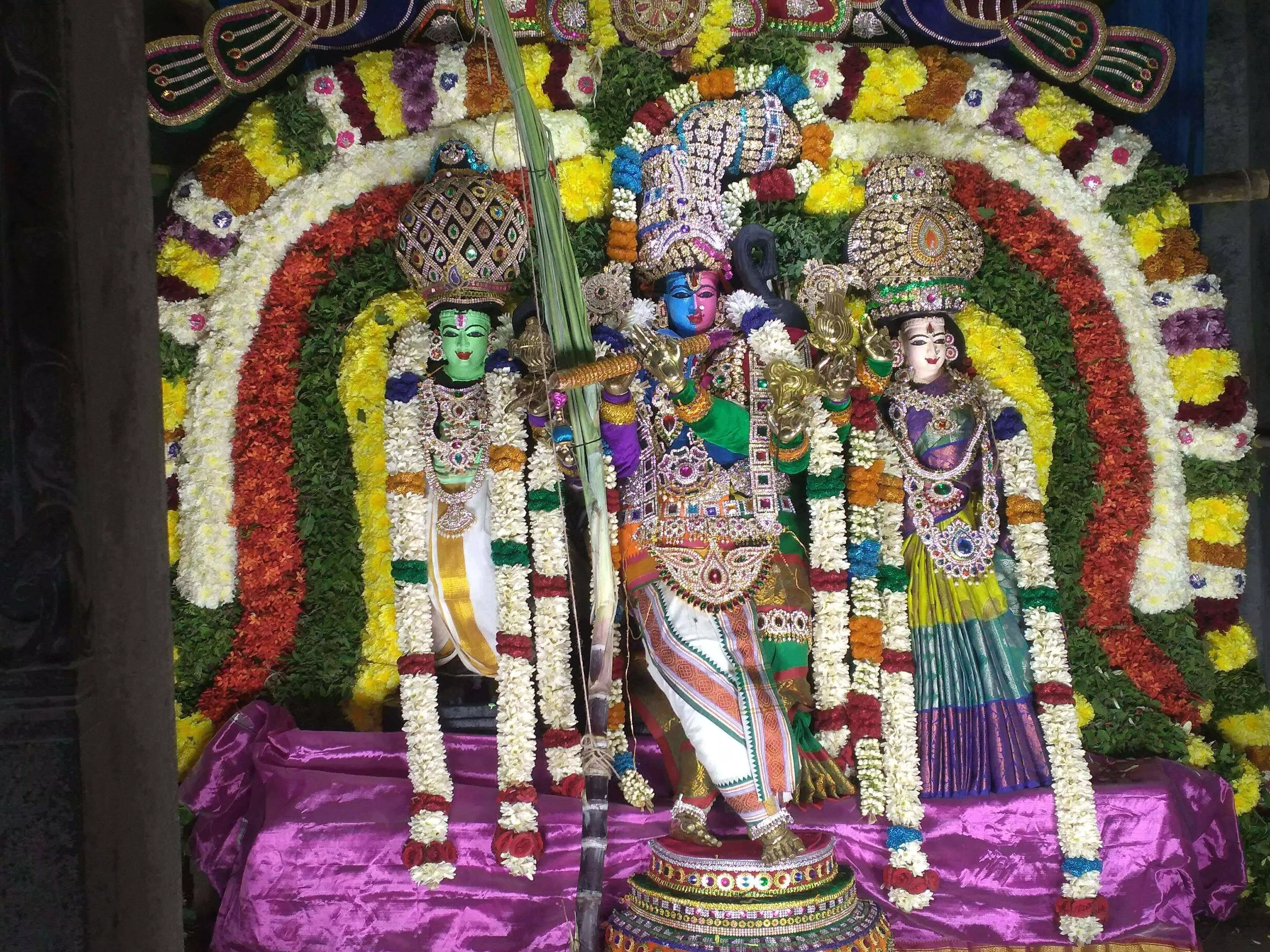 பெருமாள் கோவில்களில் சிறப்பு வழிபாடு பெருமாள் கோவில்களில் சிறப்பு வழிபாடு