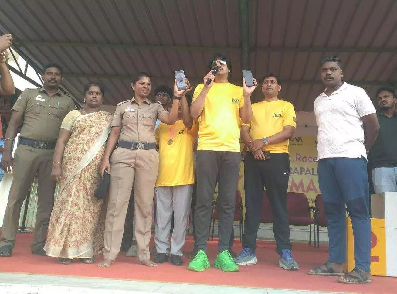 மாரத்தான் போட்டியில் காவலன் செயலி அறிமுகம் செய்த நடிகர் ஸ்ரீகாந்த் மாரத்தான் போட்டியில் காவலன் செயலி அறிமுகம் செய்த நடிகர் ஸ்ரீகாந்த்