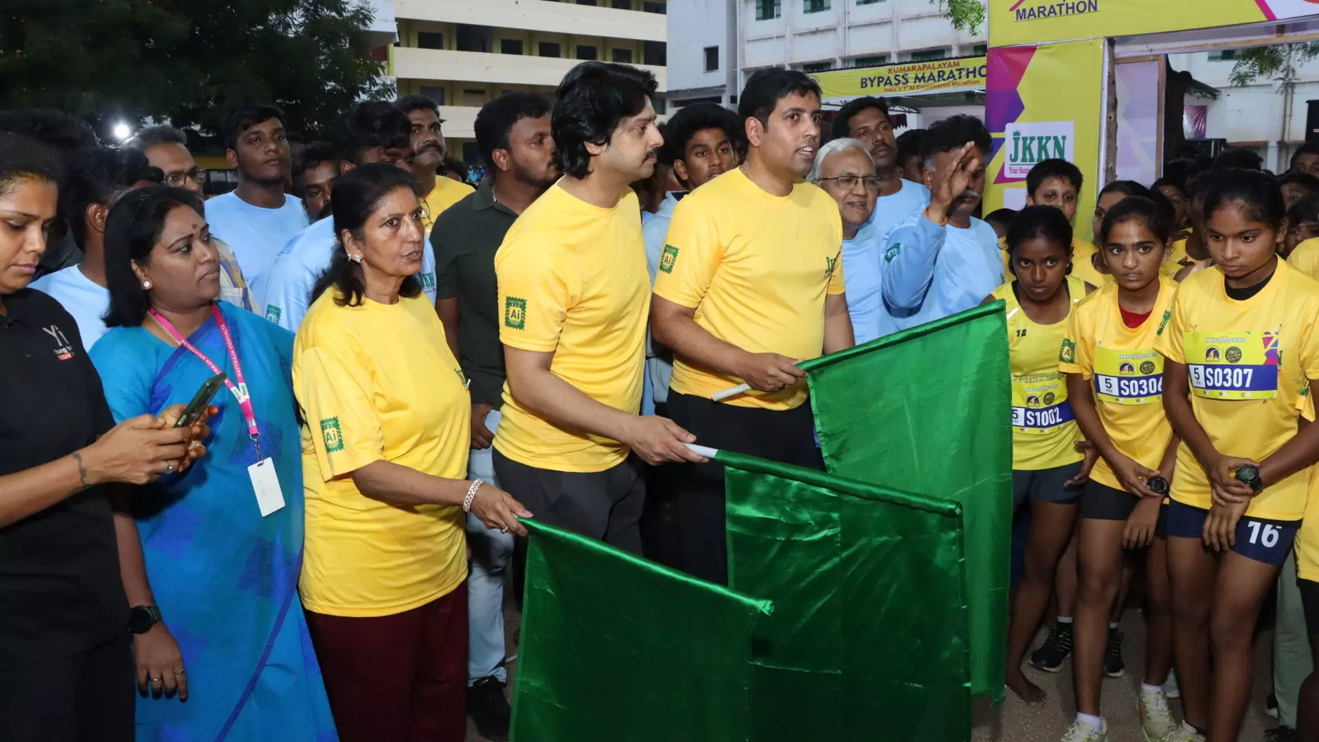 குமாரபாளையத்தில் நேற்று மாபெரும் மாரத்தான் போட்டி நடைபெற்றது குமாரபாளையத்தில் நேற்று மாபெரும் மாரத்தான் போட்டி நடைபெற்றது