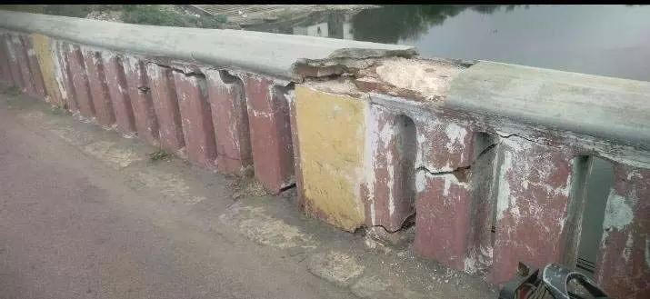 காவிரி ஆற்றின் பழைய பாலம் பழுது காவிரி ஆற்றின் பழைய பாலம் பழுது