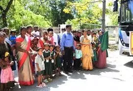 கலெக்டர் கொடியசைத்து தொடக்கி வைத்தார் கலெக்டர் கொடியசைத்து தொடக்கி வைத்தார்