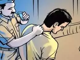 வீட்டு முன் மொபட் திருடிய நபர் கைது வீட்டு முன் மொபட் திருடிய நபர் கைது