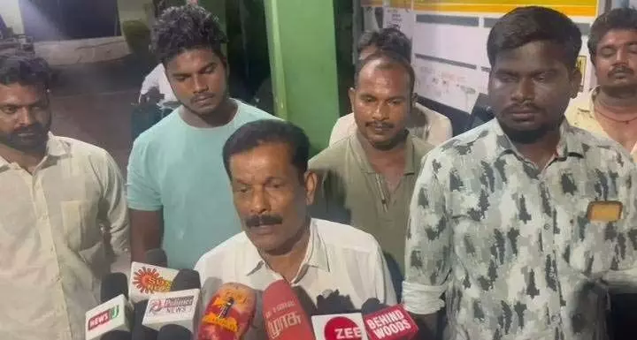 தி.மு.க. ஆலோசனை கூட்டத்தில் நிர்வாகிகளுக்கிடையே தள்ளு முள்ளு ஏற்பட்டது தி.மு.க. ஆலோசனை கூட்டத்தில் நிர்வாகிகளுக்கிடையே தள்ளு முள்ளு ஏற்பட்டது