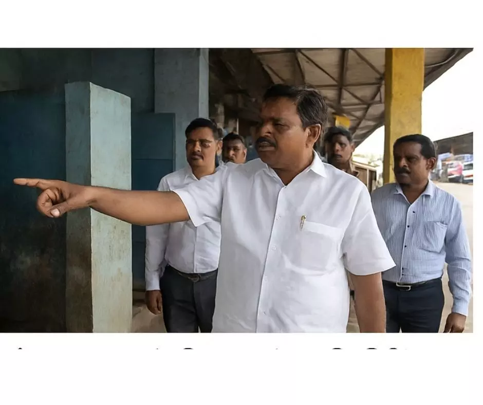 நாமக்கல் பழைய பஸ் நிலையத்தில் எம் பி. திடீர் ஆய்வு நாமக்கல் பழைய பஸ் நிலையத்தில் எம் பி. திடீர் ஆய்வு