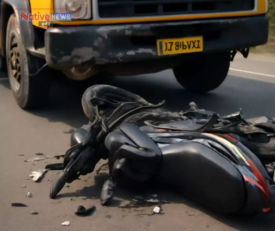 பைக் மீது லாரி மோதிதில் இளைஞர் பரிதாப பலி பைக் மீது லாரி மோதிதில் இளைஞர் பரிதாப பலி