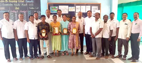 பரமத்தி மலர் மெட்ரிக் மேல்நிலைப்பள்ளி பிளஸ் 2 தேர்வில் சிறப்பிடம் பெற்று சாதனை பரமத்தி மலர் மெட்ரிக் மேல்நிலைப்பள்ளி பிளஸ் 2 தேர்வில் சிறப்பிடம் பெற்று சாதனை