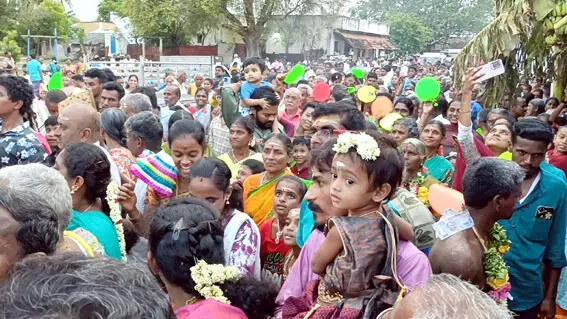 பாச்சல் கிராமத்தில் முத்துக்குமார சுவாமி மற்றும் சமயபுரத்து மாரியம்மன் திருவிழா கோலாகலம் பாச்சல் கிராமத்தில் முத்துக்குமார சுவாமி மற்றும் சமயபுரத்து மாரியம்மன் திருவிழா கோலாகலம்